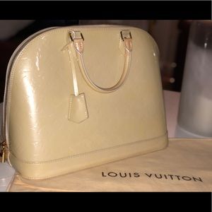 Louis Vouitton Alma GM MV Blanc Corail